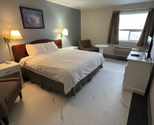 Suite with King Bedroom, Living Room and Jacoxzi